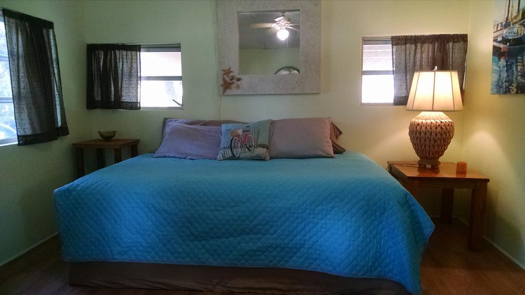 1 Beige Cozy Bungalow Or 1 White Cozy Efficiency Cottage In Titusville Bagian luar foto