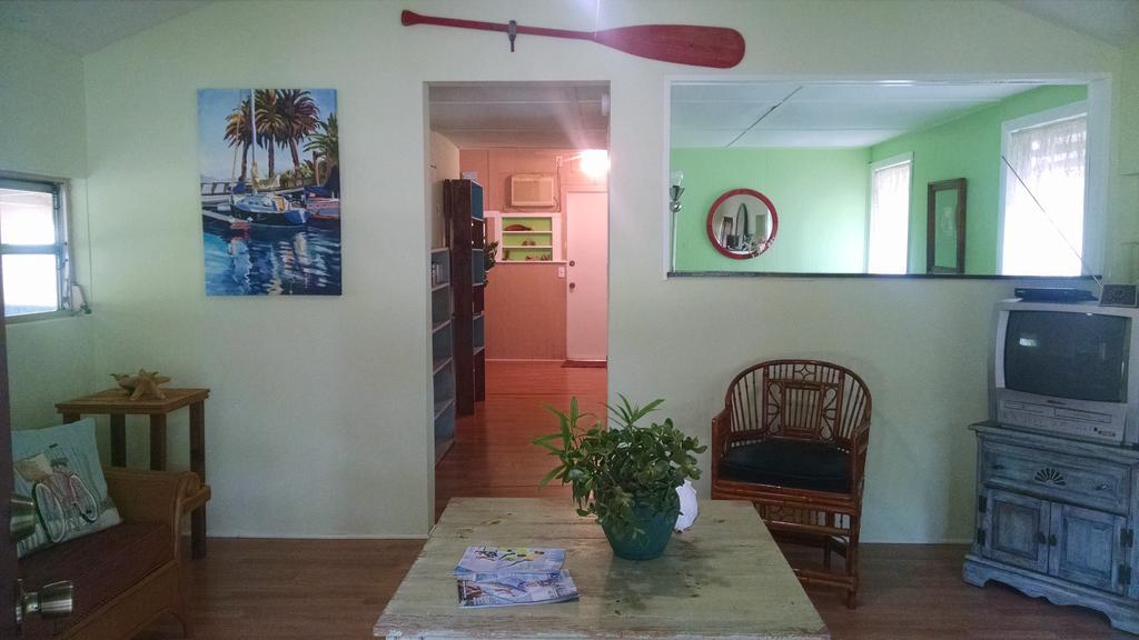 1 Beige Cozy Bungalow Or 1 White Cozy Efficiency Cottage In Titusville Bagian luar foto