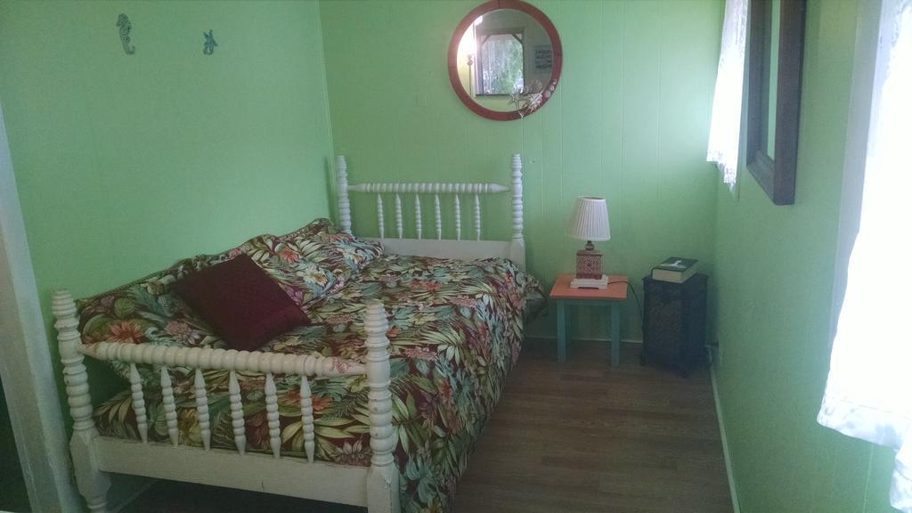 1 Beige Cozy Bungalow Or 1 White Cozy Efficiency Cottage In Titusville Bagian luar foto