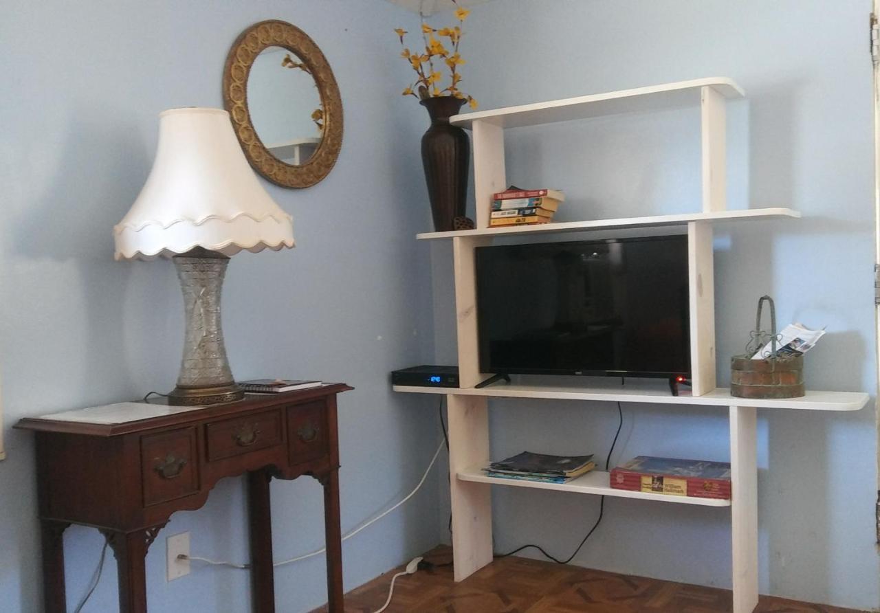 1 Beige Cozy Bungalow Or 1 White Cozy Efficiency Cottage In Titusville Bagian luar foto
