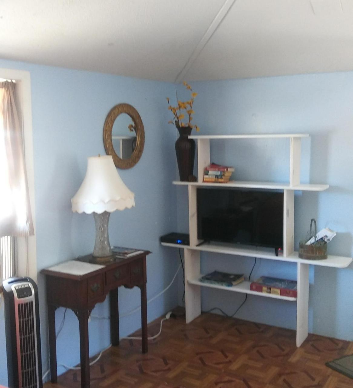 1 Beige Cozy Bungalow Or 1 White Cozy Efficiency Cottage In Titusville Bagian luar foto
