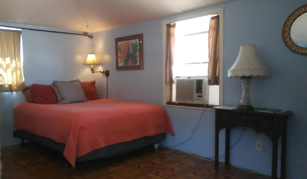 1 Beige Cozy Bungalow Or 1 White Cozy Efficiency Cottage In Titusville Bagian luar foto