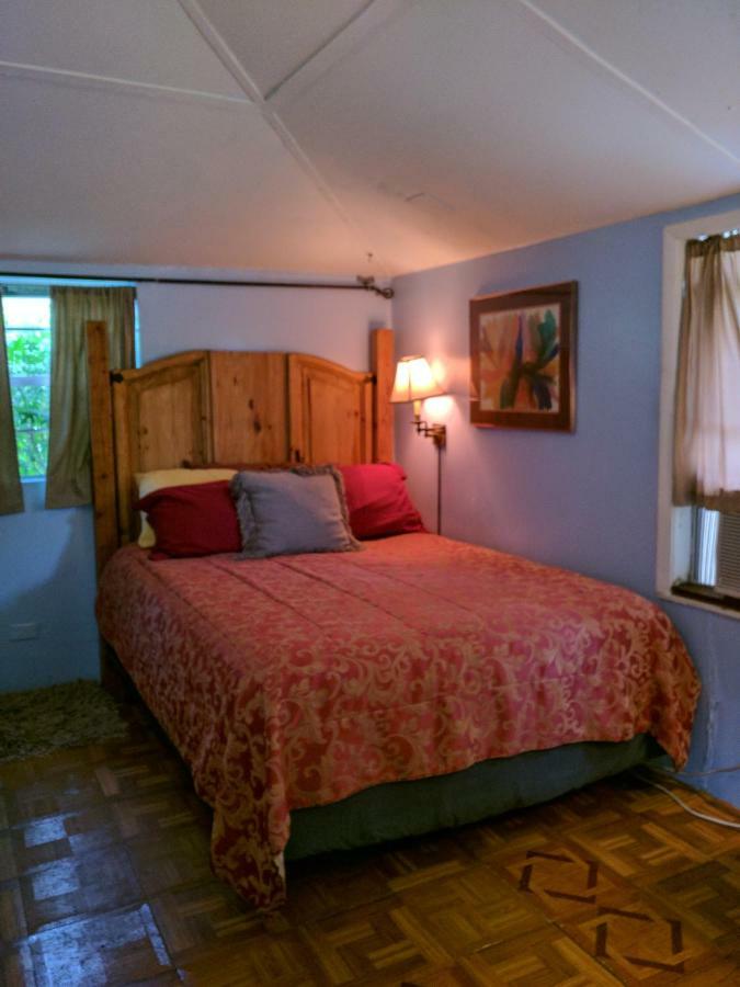 1 Beige Cozy Bungalow Or 1 White Cozy Efficiency Cottage In Titusville Bagian luar foto
